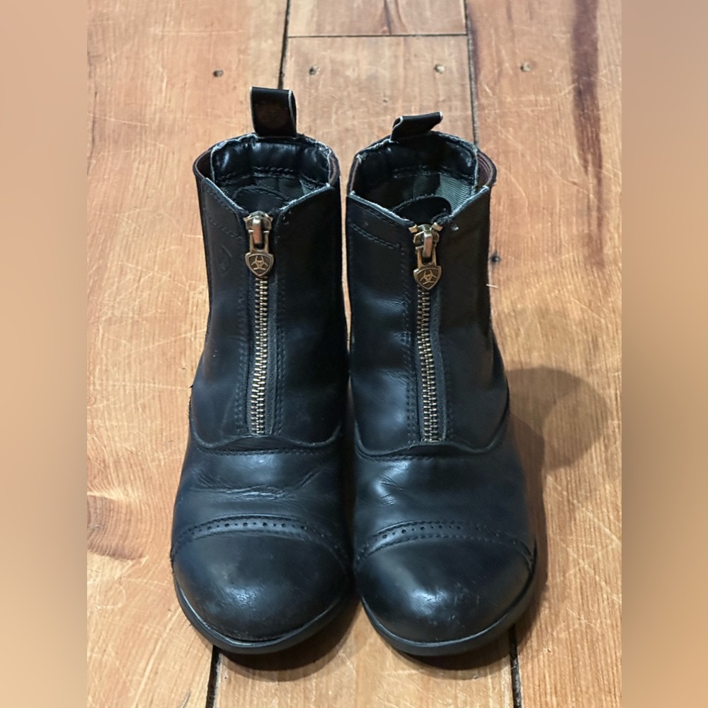Kids Ariat Devon IV black paddock boots size 1